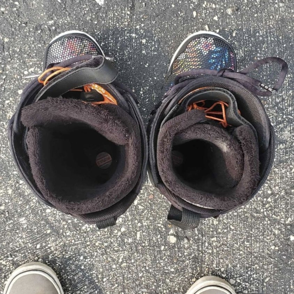 Women's snowboarding boots